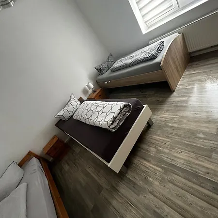 Ferien- Und Monteurunterkunft 2 Apartmán *